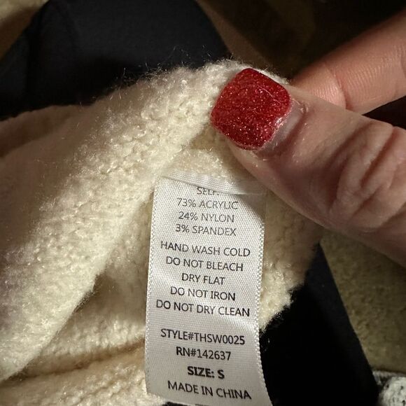 $2/15 Ivory longsleeve Sweater - Picture 5 of 5